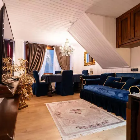 Imperial Elegance In Center Daire